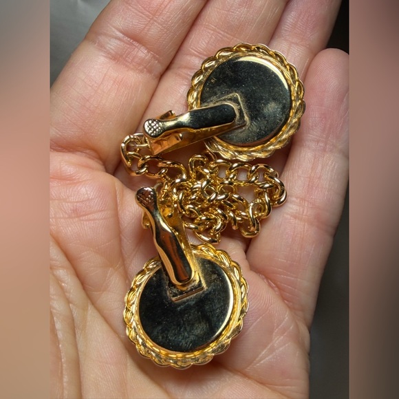 Vintage Faux Pearl & Gold Tone Sweater Guard Cardigan Clip - Picture 9 of 9